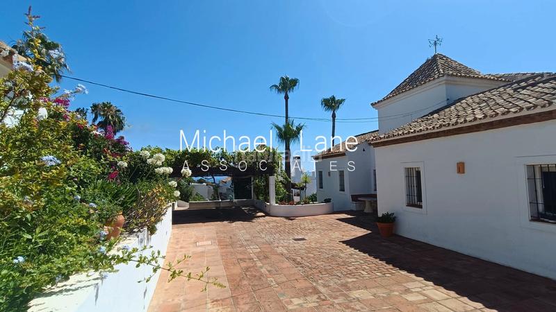 Foto 6fe0f3d9-d14e-4752-9f1c-d6c4ea9a7248. Xalet amb xemeneia aparcament piscina a Chullera Manilva