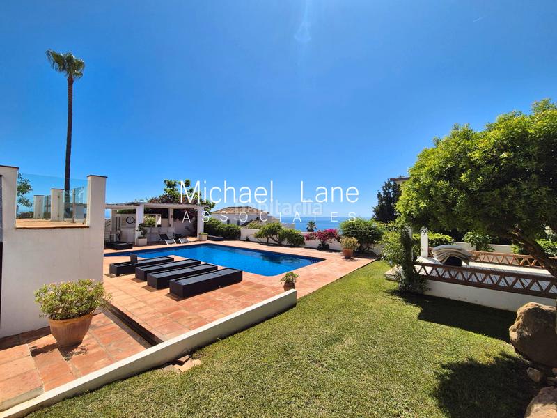 Foto ecd9e904-3aa1-4569-af34-bbc347f06c58. Xalet amb xemeneia aparcament piscina a Chullera Manilva