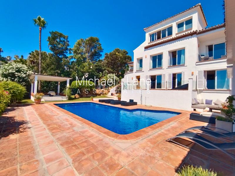 Foto f641905c-b757-4266-abd4-7d96d5b54412. Xalet amb xemeneia aparcament piscina a Chullera Manilva