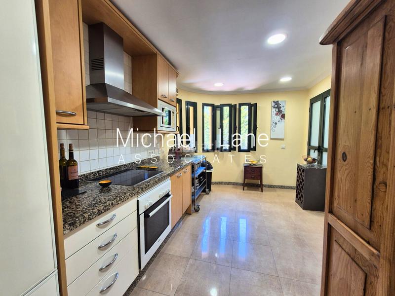 Foto 5c3496a5-5fc8-4877-9e0e-608cdbebdb2d. Attico con camino parcheggio piscina in Sotogrande alto Sotogrande