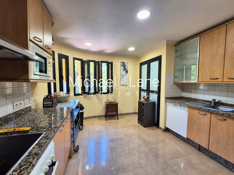 Foto 82d34d36-441c-441a-9d07-a21625c30c89. Attico con camino parcheggio piscina in Sotogrande alto Sotogrande