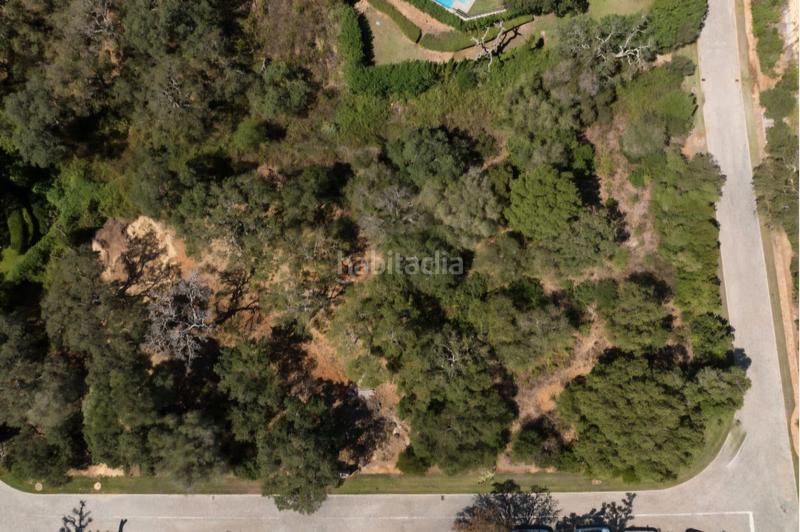 Foto 61886544-6aa4-445e-b7a9-e0a5090e1c7a. Terreno residencial parcela esquinera en venta en altos de valderrama, en Sotogrande