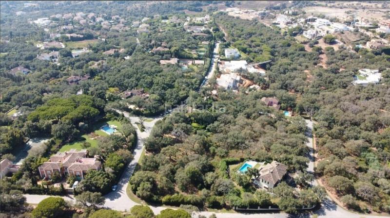 Foto fd526045-530f-4475-9c59-0719c5b8b113. Terreno residencial parcela esquinera en venta en altos de valderrama, en Sotogrande