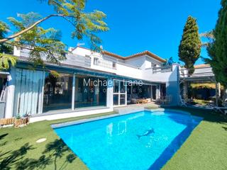 Xalet a Estepona Golf. Fantástica y excéntrica villa independiente en estepona golf