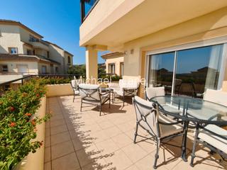 Piso en Sotogrande Alto. Exclusivo apartamento en san roque club de 3 dormitorios con vis