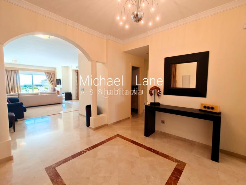 Foto 4781a663-2c6a-437a-b9fd-9ca760fc80f5. Piso exclusivo apartamento en san roque club de 3 dormitorios con vistas al mar en Sotogrande