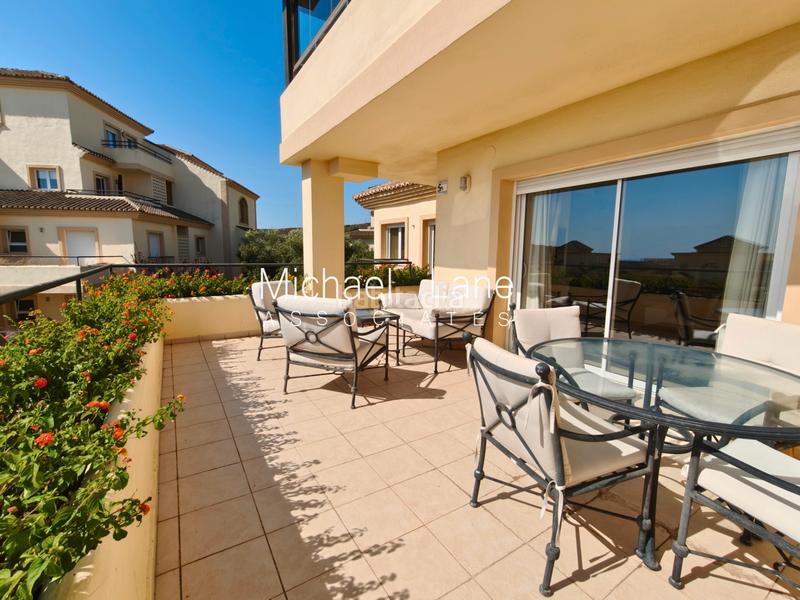 Foto 9cf92735-d1b9-45c4-8623-78bfadd24254. Piso exclusivo apartamento en san roque club de 3 dormitorios con vistas al mar en Sotogrande