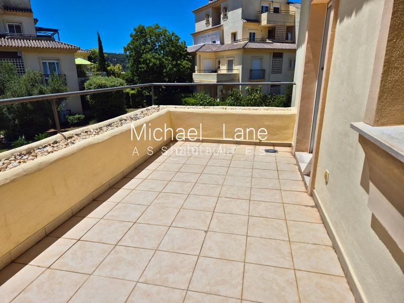 Foto b3c5044d-e59e-4b7f-bdcf-ff7613bf2501. Piso exclusivo apartamento en san roque club de 3 dormitorios con vistas al mar en Sotogrande