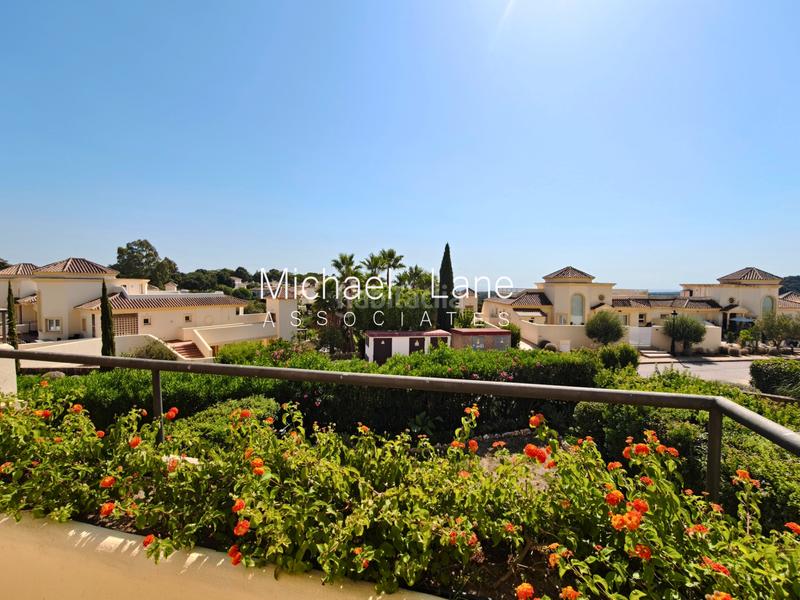 Foto e6f96b5c-db41-4cb5-b090-1236eac99dbe. Piso exclusivo apartamento en san roque club de 3 dormitorios con vistas al mar en Sotogrande