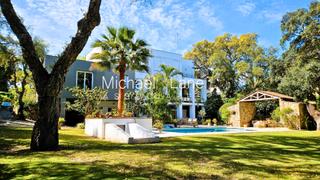 Xalet a Sotogrande Alto. Exclusiva villa con piscina y jardín privado en sotogrande alto