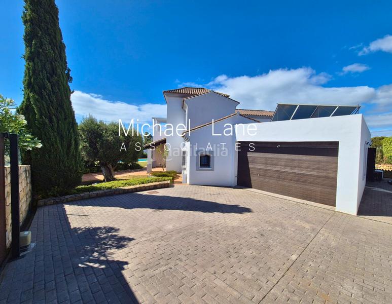 Foto 059f10ec-8189-43b3-a4ce-9ed5f31b0b08. Chalet hermosa villa de 5 dormitorios con impresionantes vistas al mar en Sotogrande