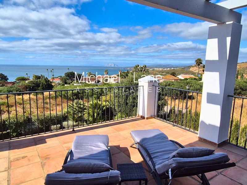 Foto 1b46c052-b30a-4ba0-b1b1-2b63419b417a. Chalet hermosa villa de 5 dormitorios con impresionantes vistas al mar en Sotogrande