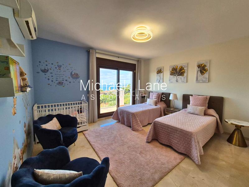 Foto 41e31ca6-9b5a-418c-8dfd-1f46c114694e. Chalet hermosa villa de 5 dormitorios con impresionantes vistas al mar en Sotogrande
