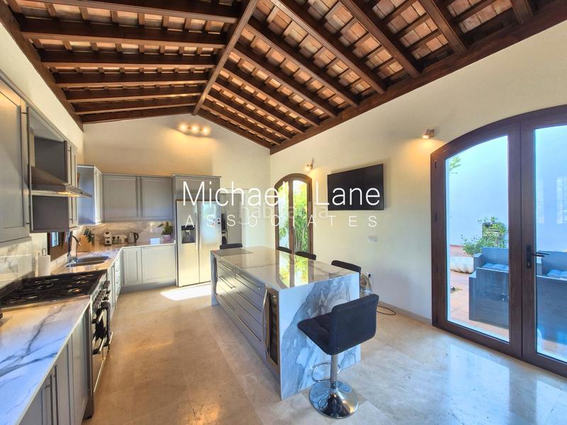 Foto 46f11b85-e641-4e3b-b9a1-79dc3a2ff5f4. Chalet hermosa villa de 5 dormitorios con impresionantes vistas al mar en Sotogrande
