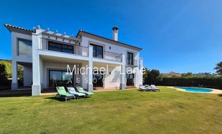 Xalet a Torreguadiaro-San Diego. Hermosa villa de 5 dormitorios con impresionantes vistas al mar
