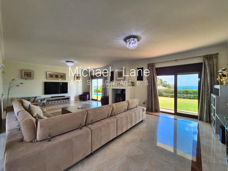 Foto 6f5e58a2-13ed-4e83-bc9f-02327dbb8492. Chalet hermosa villa de 5 dormitorios con impresionantes vistas al mar en Sotogrande