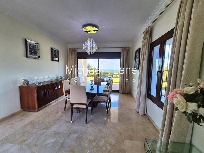 Foto 8ea21c19-4148-4212-bda2-096edd9335fa. Chalet hermosa villa de 5 dormitorios con impresionantes vistas al mar en Sotogrande