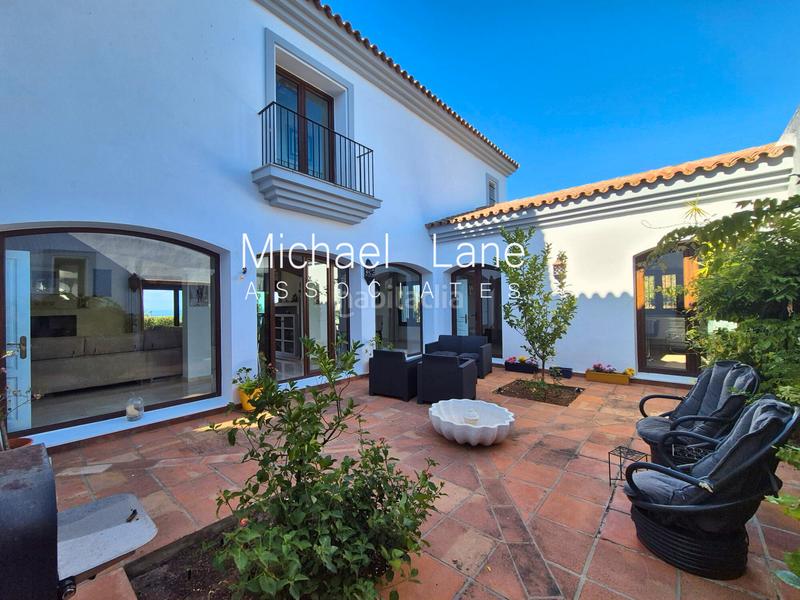 Foto afa5b0a4-a224-49bc-bdee-fd60dc2fdf23. Chalet hermosa villa de 5 dormitorios con impresionantes vistas al mar en Sotogrande