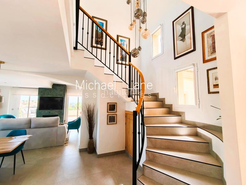 Foto 16893bf1-6727-459f-8c81-16895cd0a528. Dúplex ático dúplex completamente renovado con preciosas vistas al mar! en Sotogrande