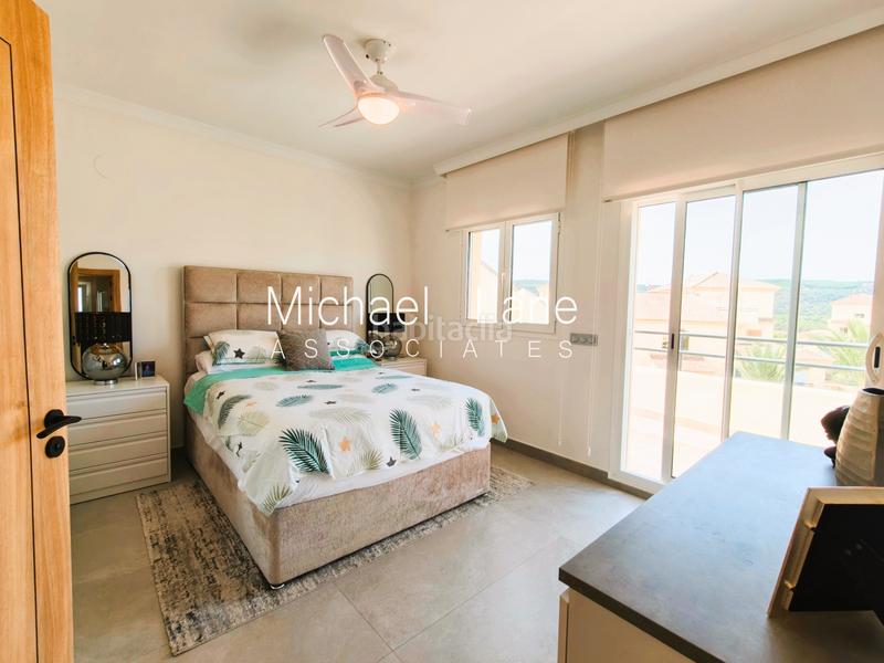 Foto 7a419e25-e78f-4886-93ef-0b7a67efa848. Dúplex ático dúplex completamente renovado con preciosas vistas al mar! en Sotogrande