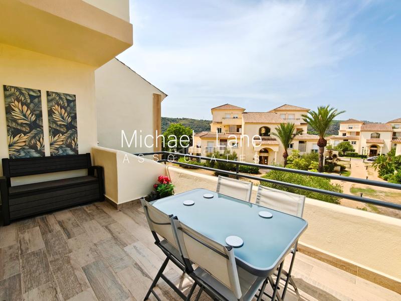 Foto 96fc8099-071e-45bb-9800-48a3642a5c04. Dúplex ático dúplex completamente renovado con preciosas vistas al mar! en Sotogrande