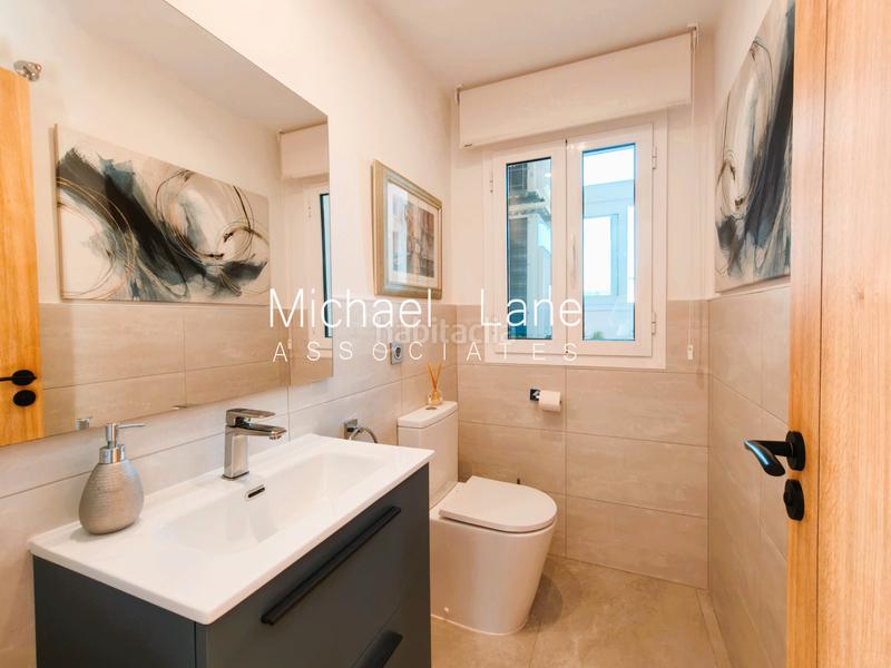 Foto c7daab14-fee0-4bc5-8537-8c6abf4b2d8f. Dúplex ático dúplex completamente renovado con preciosas vistas al mar! en Sotogrande