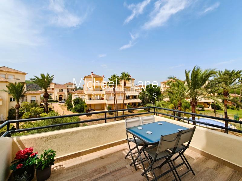 Foto d062fffa-220f-4cd0-8c96-ec6cb21e59db. Dúplex ático dúplex completamente renovado con preciosas vistas al mar! en Sotogrande