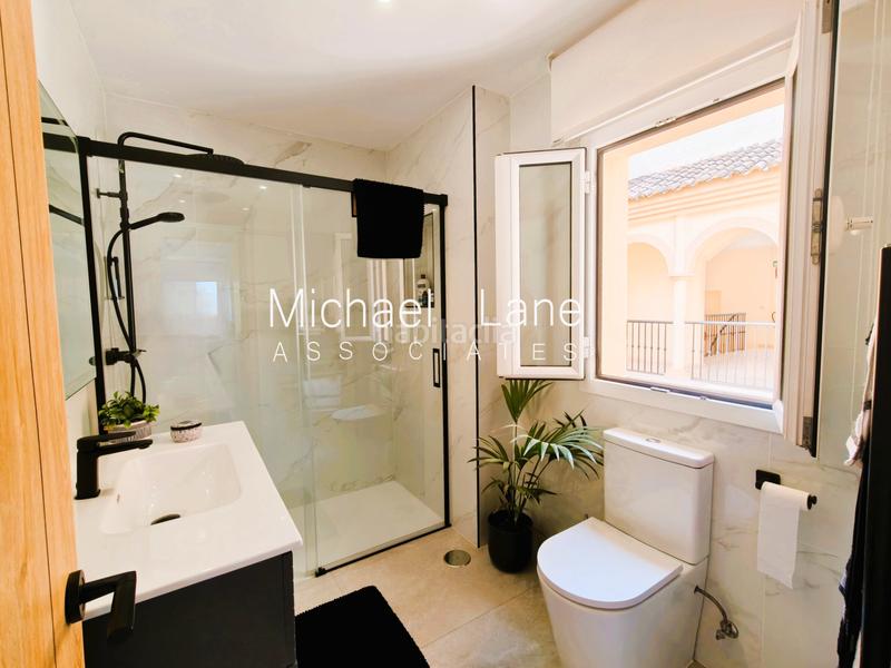 Foto e9e458d9-69d7-460f-9400-6e202f7d5f7d. Dúplex ático dúplex completamente renovado con preciosas vistas al mar! en Sotogrande