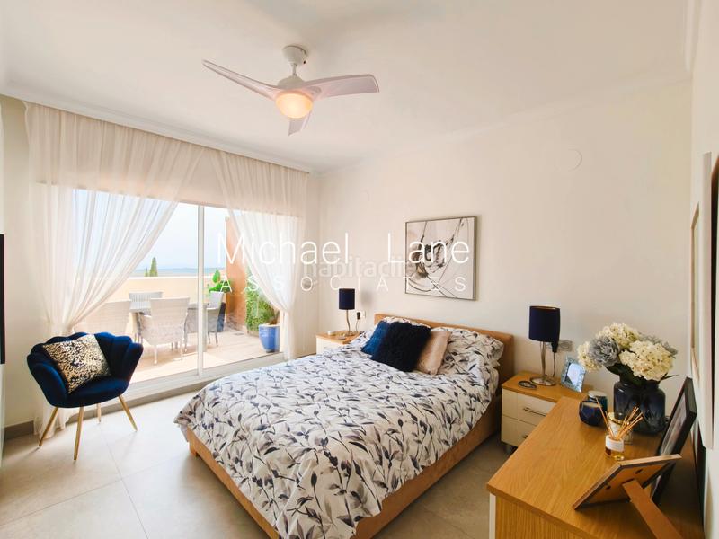 Foto f74756aa-9442-40b2-920b-338eec64f4c9. Dúplex ático dúplex completamente renovado con preciosas vistas al mar! en Sotogrande