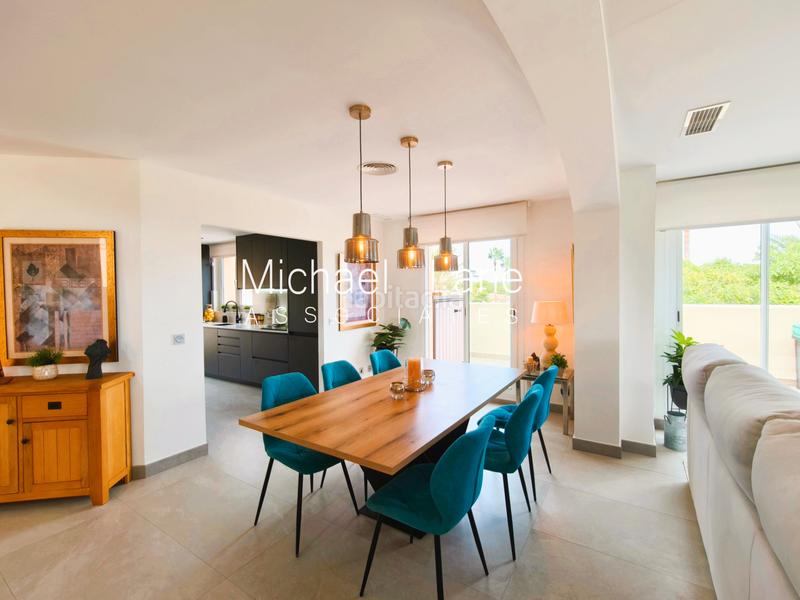 Foto fb07283e-2412-4311-9dd7-1110717630e6. Dúplex ático dúplex completamente renovado con preciosas vistas al mar! en Sotogrande