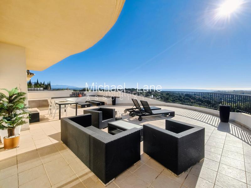 Foto 0baec26d-7740-4d66-b807-b88cbb70ca3a. Pis amb aparcament piscina a Sotogrande alto Sotogrande