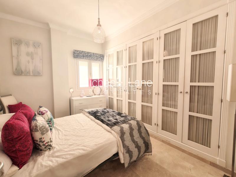 Foto 52619c21-e6b7-4ecd-bcce-b9478190b048. Pis amb aparcament piscina a Sotogrande alto Sotogrande