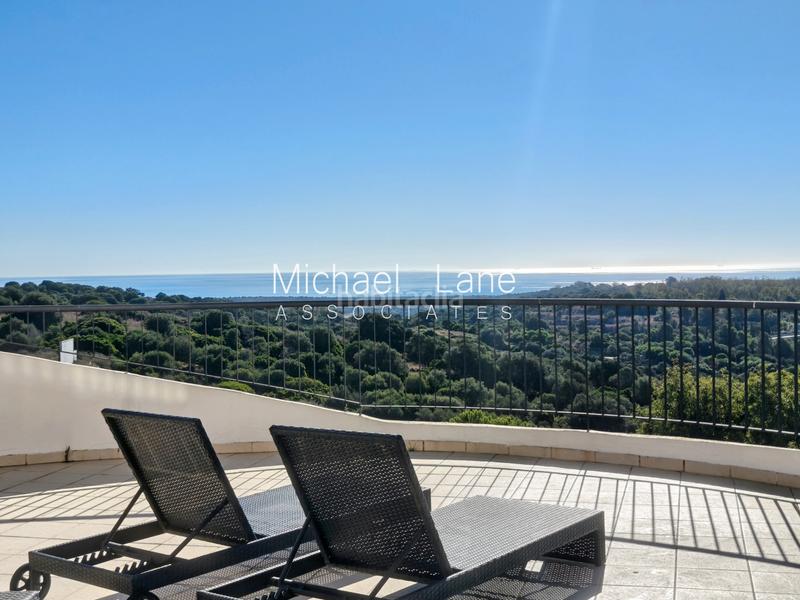 Foto 68cdeb6c-0175-4e8d-a9bd-fb721aba8908. Pis amb aparcament piscina a Sotogrande alto Sotogrande