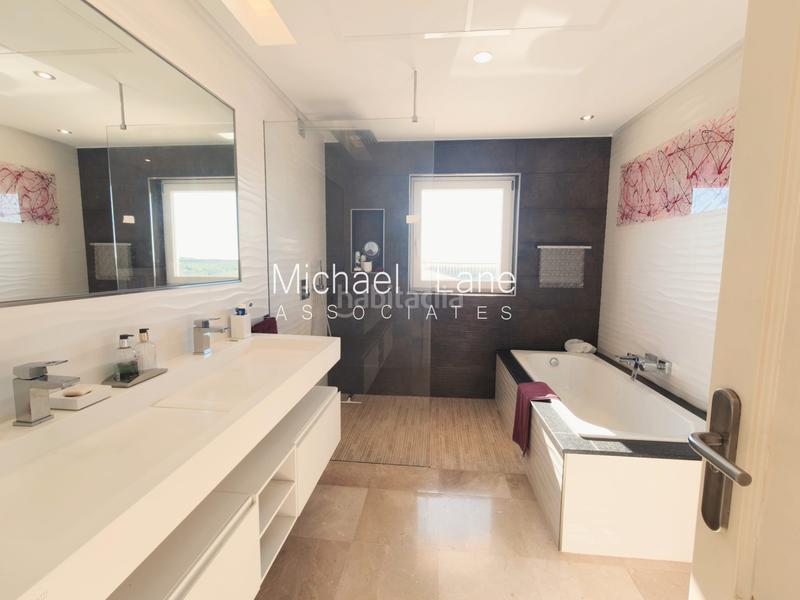 Foto 75b472ed-aadb-4127-ac23-1f2059d95a5e. Pis amb aparcament piscina a Sotogrande alto Sotogrande