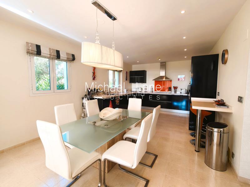 Foto ad8e3bd2-b044-4086-b853-f086deff71e6. Pis amb aparcament piscina a Sotogrande alto Sotogrande