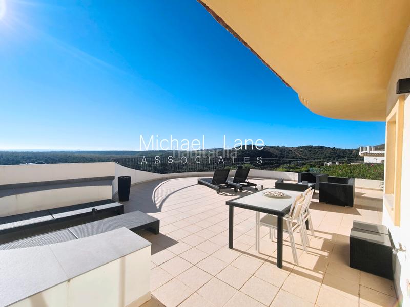 Foto d7eacd96-9fcf-4326-98d4-4d35cb874397. Pis amb aparcament piscina a Sotogrande alto Sotogrande