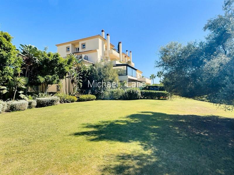 Foto 11852a93-5787-48ca-bc33-d20dc7e9c3c9. Erdgeschoss mit kamin parking pool in Sotogrande alto Sotogrande