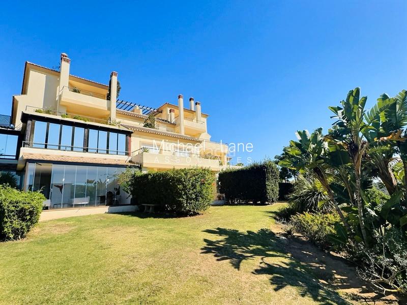 Foto 17b0cd24-f8e4-408c-aead-dfb3fcd1518c. Erdgeschoss mit kamin parking pool in Sotogrande alto Sotogrande