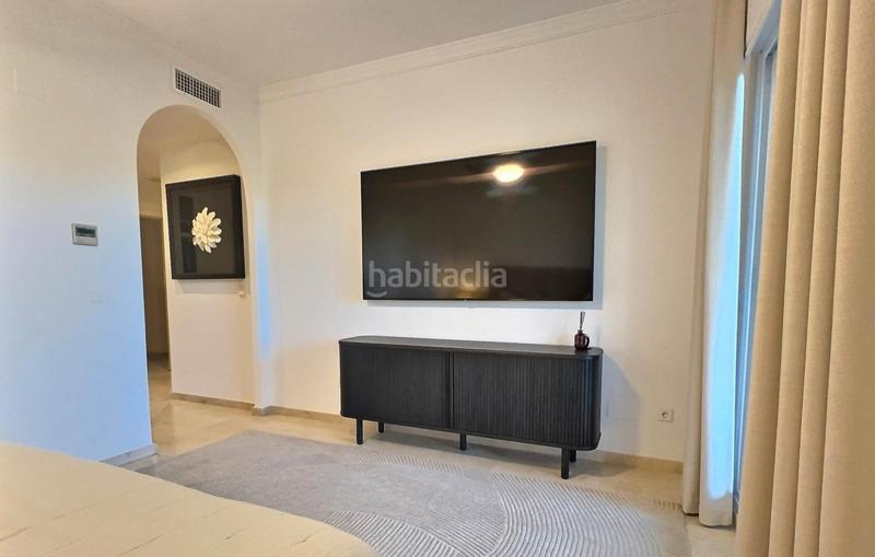 Foto 4730e8ab-bbd8-48d7-b3b4-c781a7c1516e. Erdgeschoss mit kamin parking pool in Sotogrande alto Sotogrande