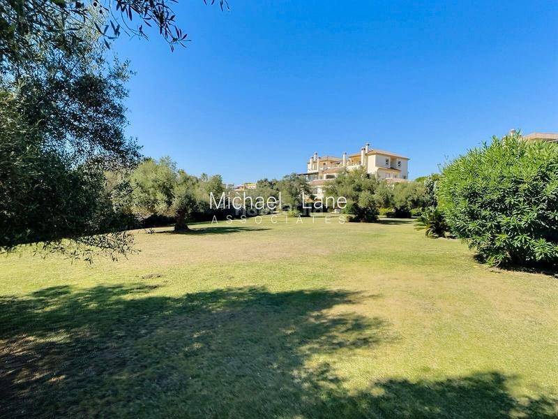 Foto 5d13c7fa-80bc-463c-a6c4-36fe69f334e8. Erdgeschoss mit kamin parking pool in Sotogrande alto Sotogrande