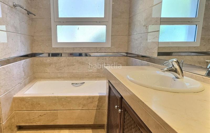 Foto 5e6a9084-c3ef-43c1-b32a-59af027a2c0c. Erdgeschoss mit kamin parking pool in Sotogrande alto Sotogrande