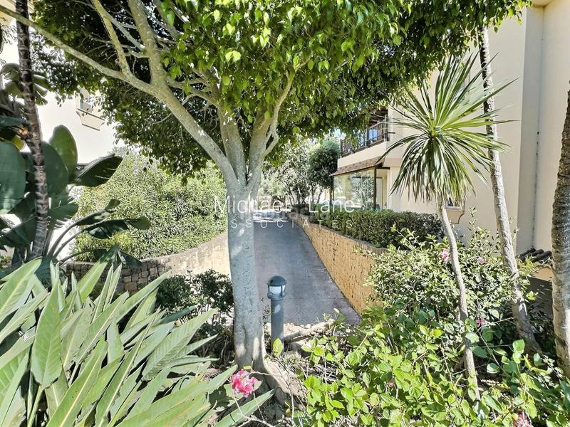 Foto 8163be63-fff9-4e1f-acd1-61c74b8b71f6. Erdgeschoss mit kamin parking pool in Sotogrande alto Sotogrande