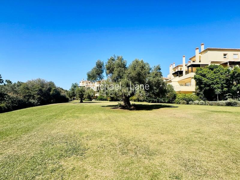 Foto 94e104d3-e8f5-40ed-9dde-07c33a8c422e. Erdgeschoss mit kamin parking pool in Sotogrande alto Sotogrande