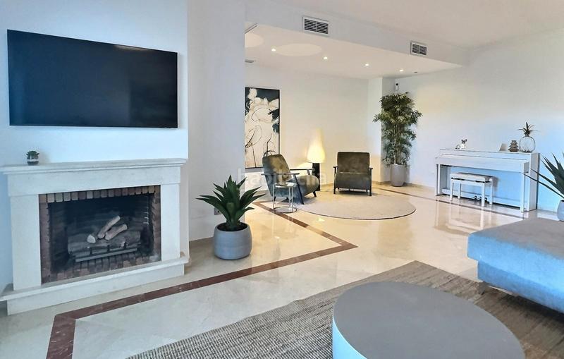 Foto cbc68ffe-372a-440b-b69f-d67b62dad197. Erdgeschoss mit kamin parking pool in Sotogrande alto Sotogrande