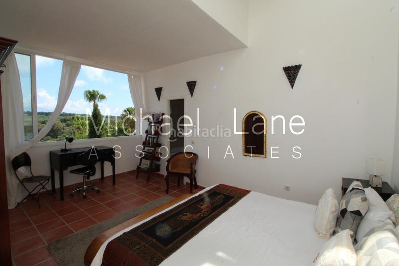 Foto 02a0fc57-6377-4504-b8ad-579cda3c4c8f. Chalet con camino parcheggio piscina in Sotogrande alto Sotogrande