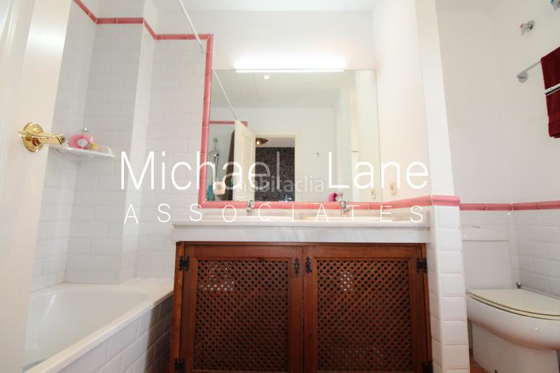 Foto 216ad1fe-4597-404f-b2bb-3a4d3e7b2a30. Chalet con camino parcheggio piscina in Sotogrande alto Sotogrande