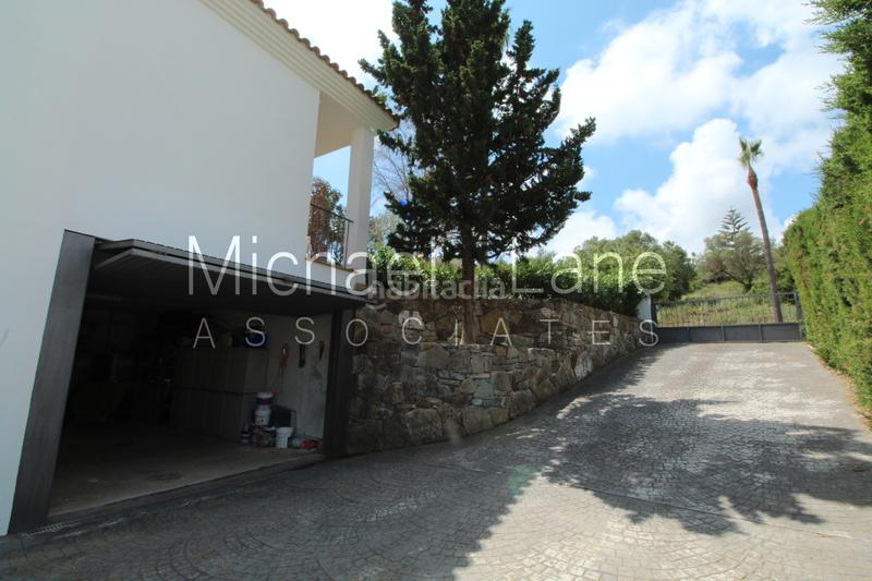 Foto 3ccdfad9-5cd0-4b47-b15a-2bbad295d707. Chalet con camino parcheggio piscina in Sotogrande alto Sotogrande