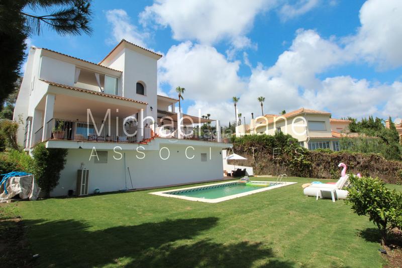 Foto 59219586-05c0-4c30-bcb0-2220cdc65561. Chalet con camino parcheggio piscina in Sotogrande alto Sotogrande