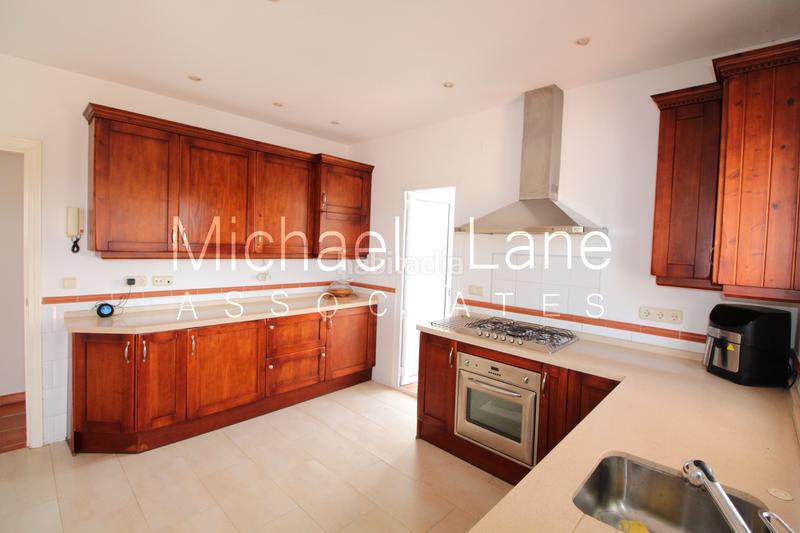 Foto 70fd97db-70f8-4d71-9dc2-184453751a98. Chalet con camino parcheggio piscina in Sotogrande alto Sotogrande