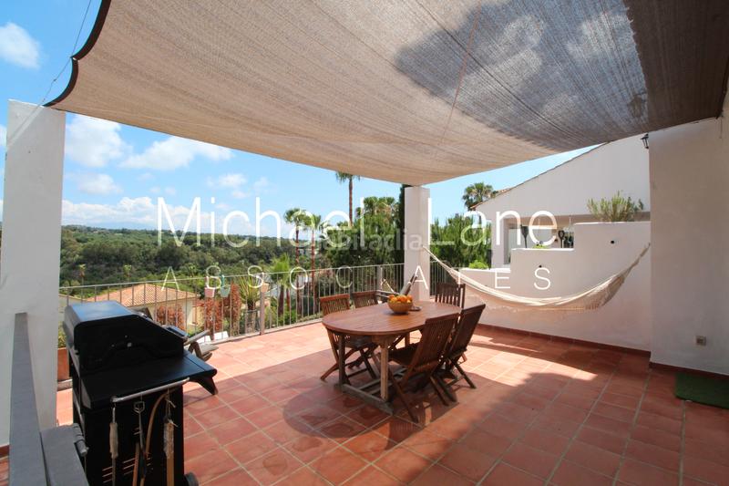 Foto 77c95fca-9f07-4853-9545-cbff6ba85fa3. Chalet con camino parcheggio piscina in Sotogrande alto Sotogrande